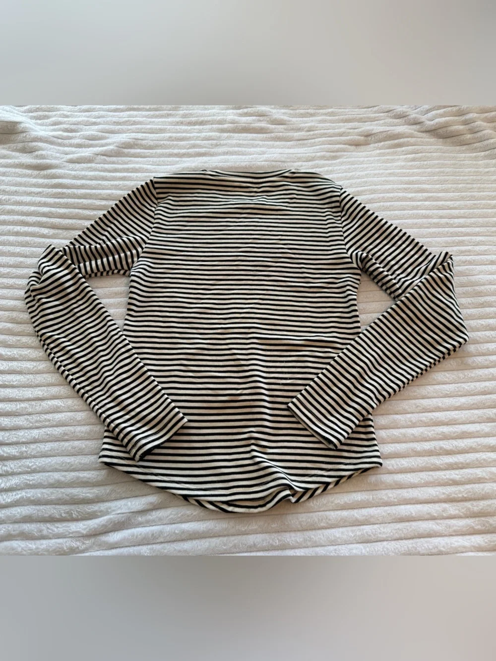 American Eagle Outfitters Black and White Striped Long-Sleeve Tee